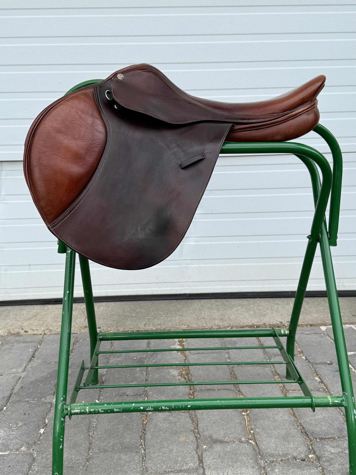 Used Ovation 18” Close Contact English Saddle