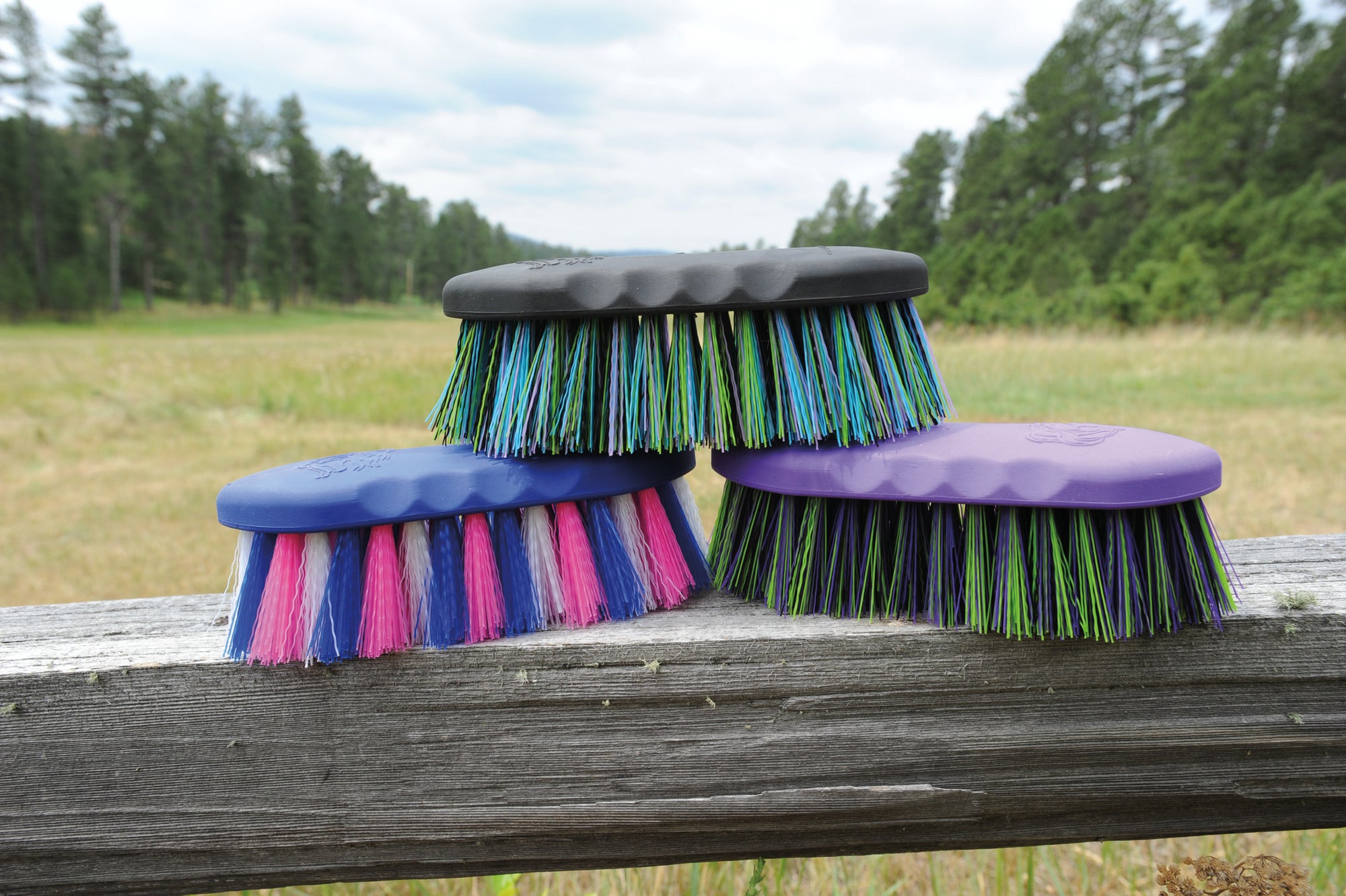 Tail Tamer Synthetic Bristle Brush