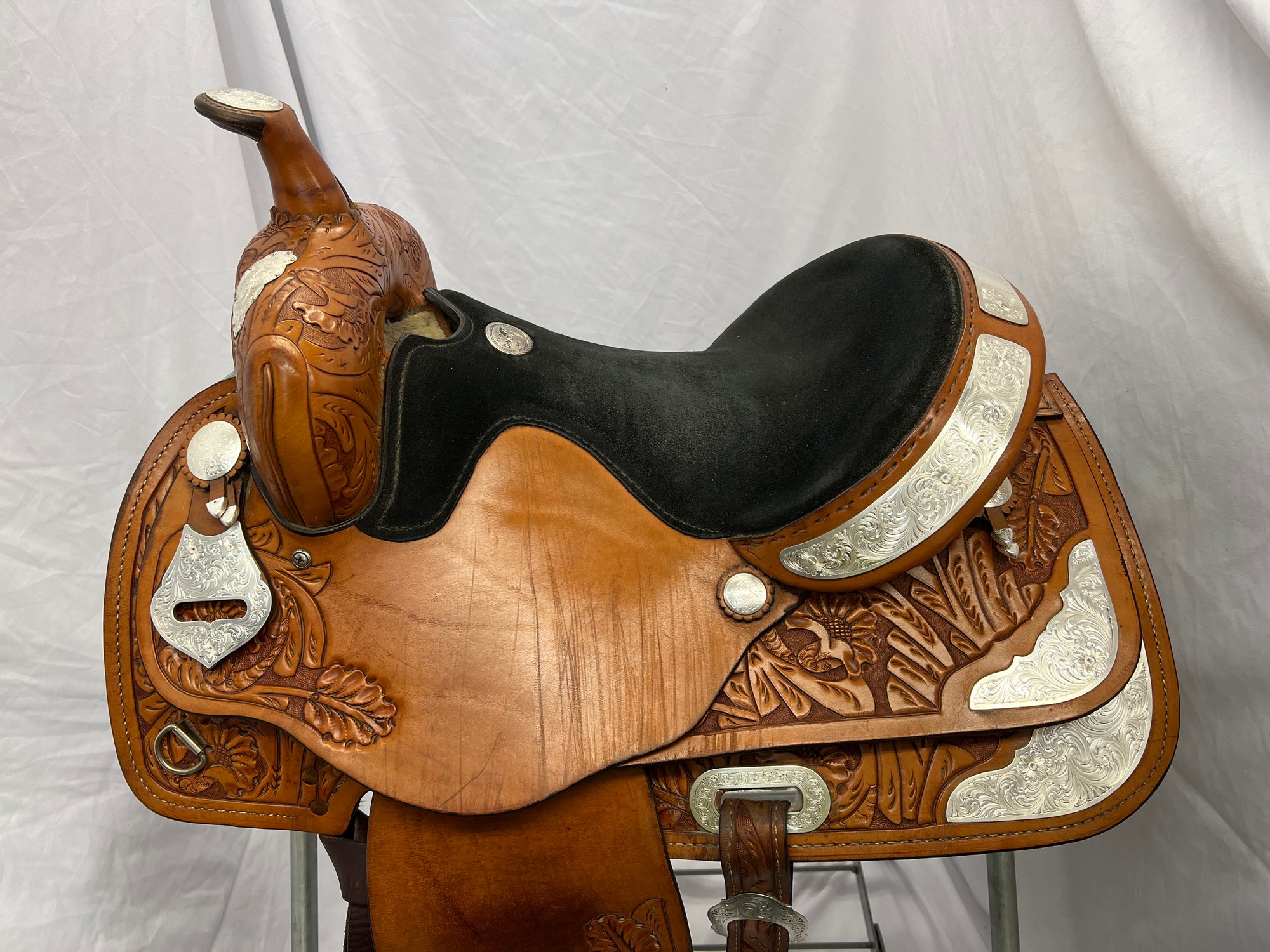 Used SIMCO 15” Western Show Saddle