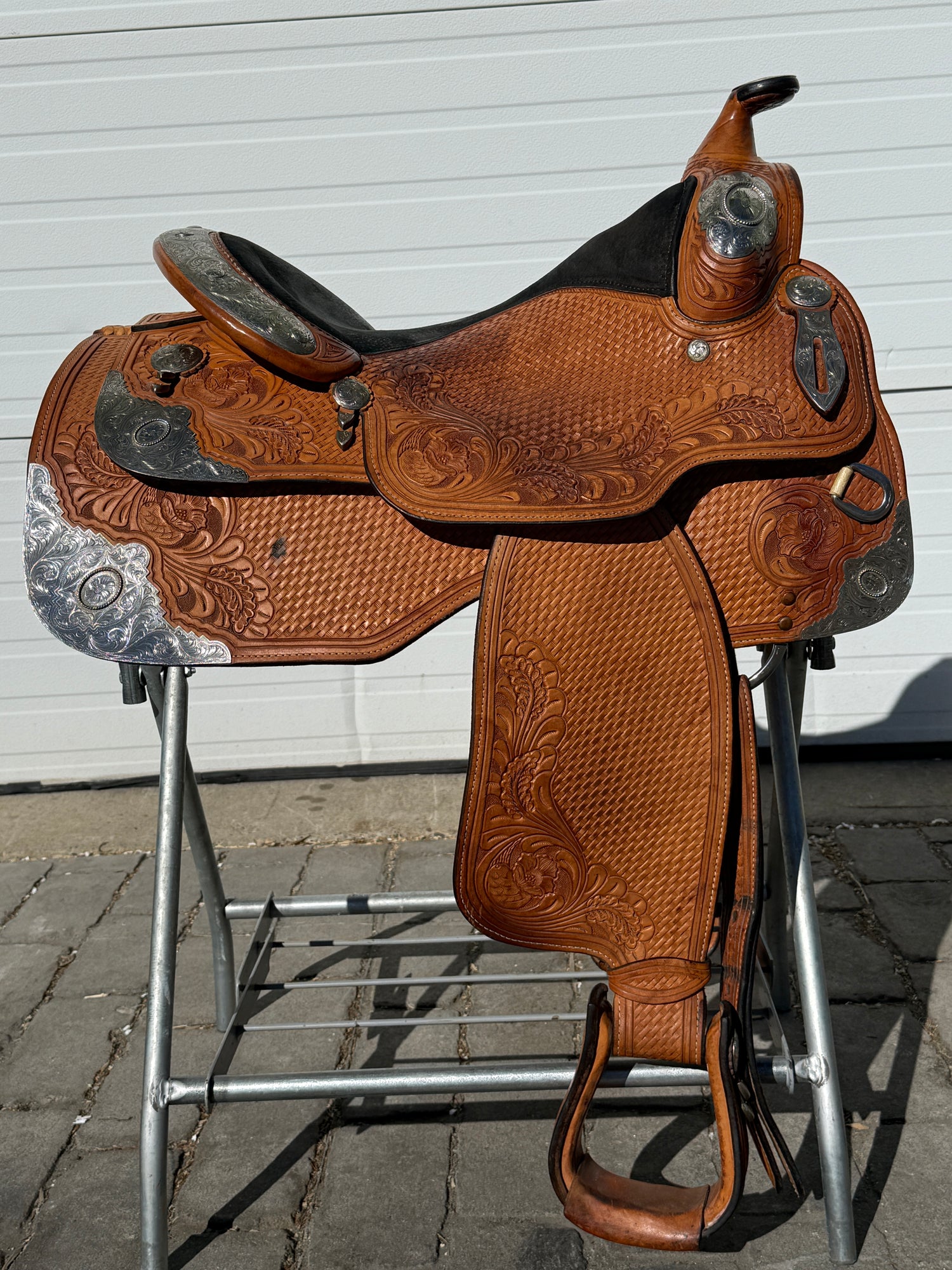 Used Dale Chavez 16" Western Show Saddle