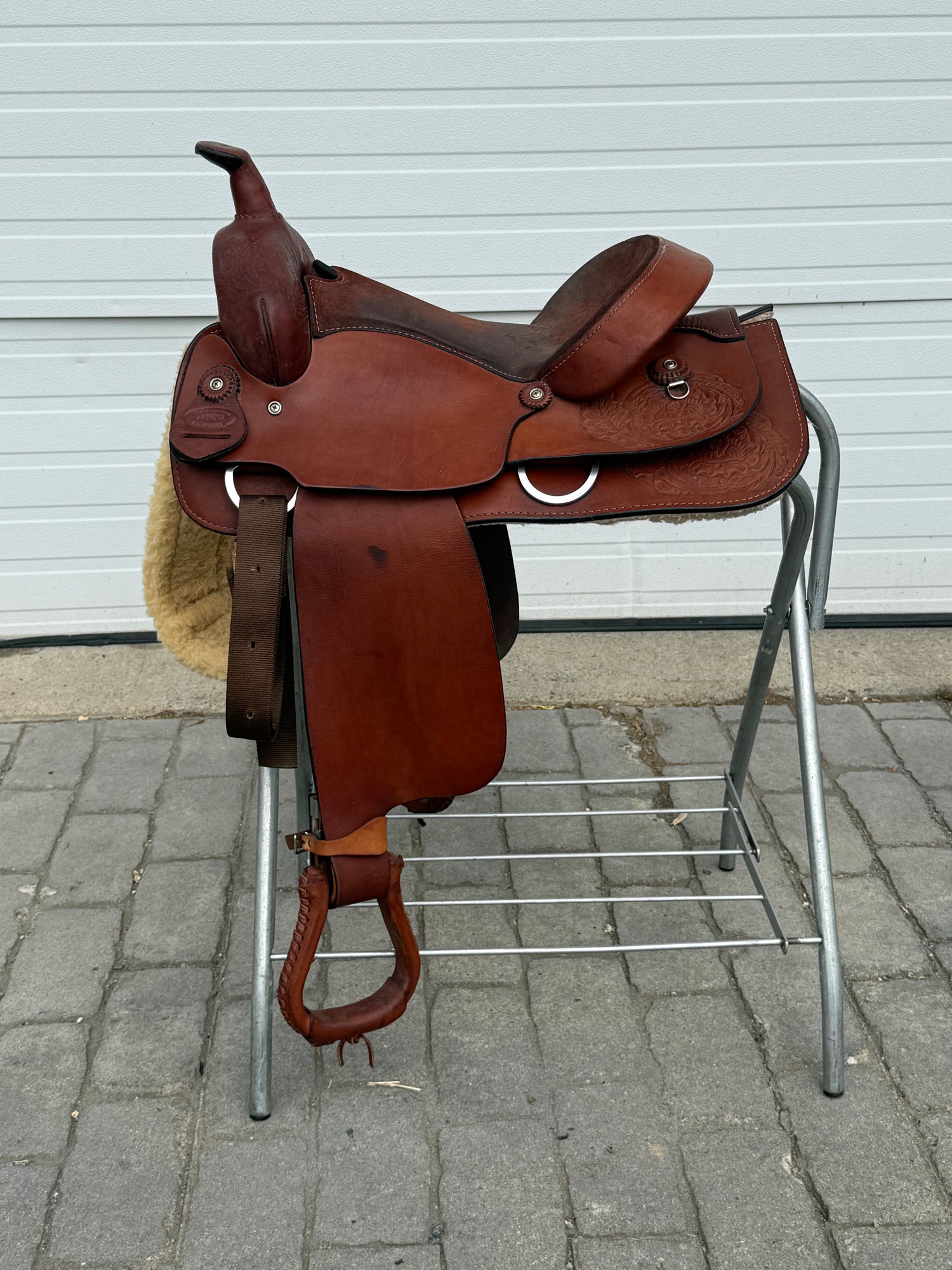 Used Dakota 15” Pleasure/Trail Western Leather Saddle