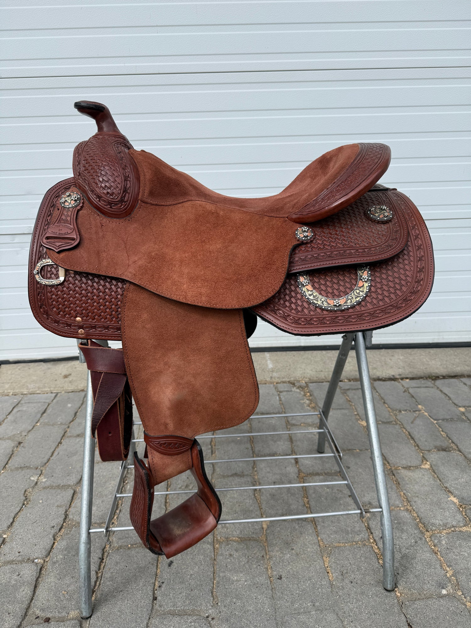 Used Dale Chavez 16" Reiner Western Saddle with Headstall & Wither/Spine Relief Gel Pad