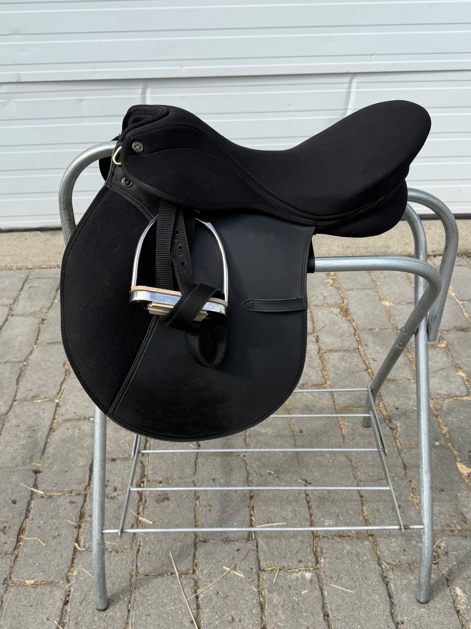 Used Riviera Pro Am All Purpose Black Synthetic English Horse Saddle